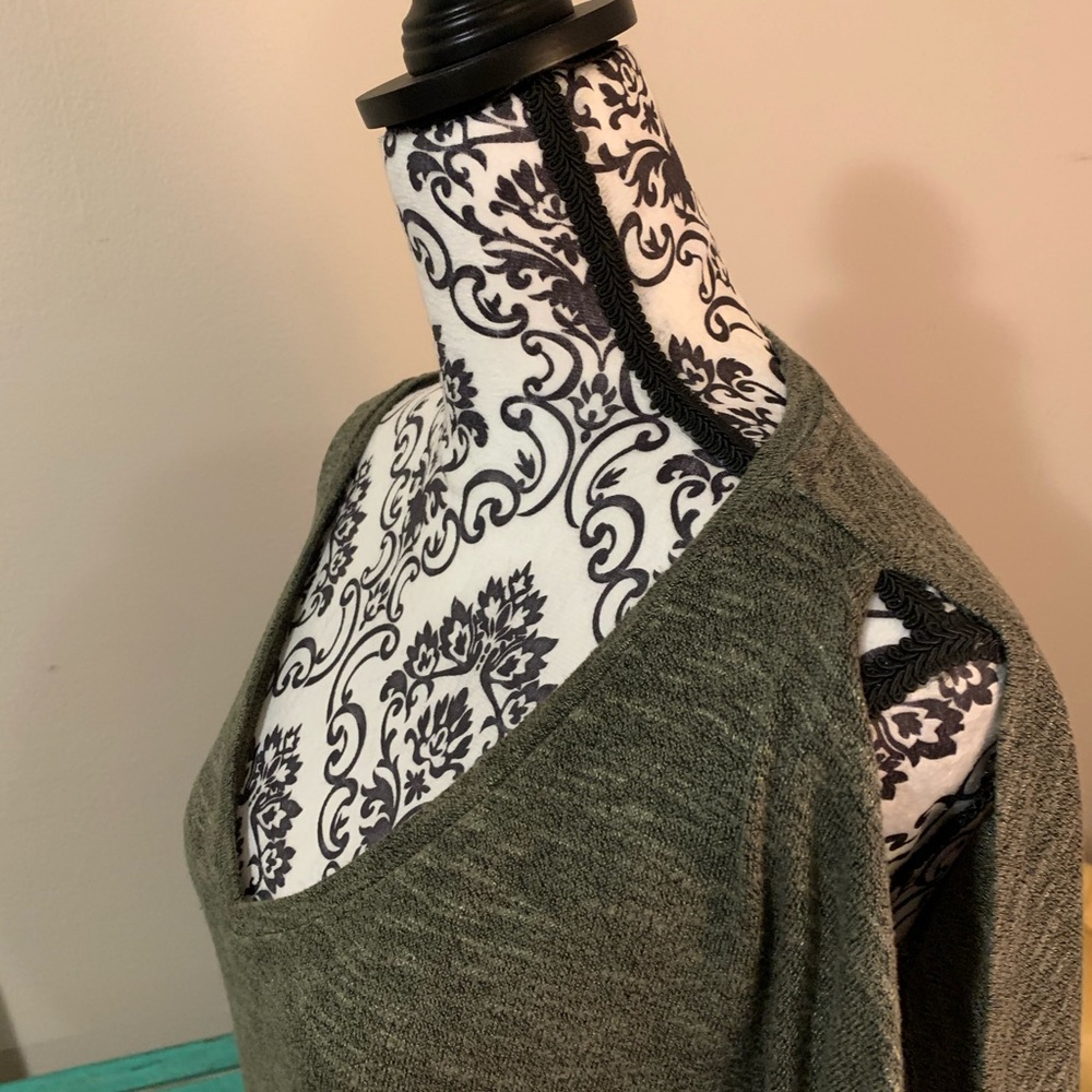 Massimo Green, V-Neck, Cold Shoulder